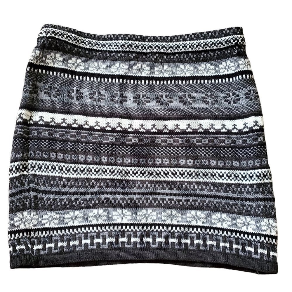 JESSICA SIMPSON SWEATER SKIRT SIZE MED